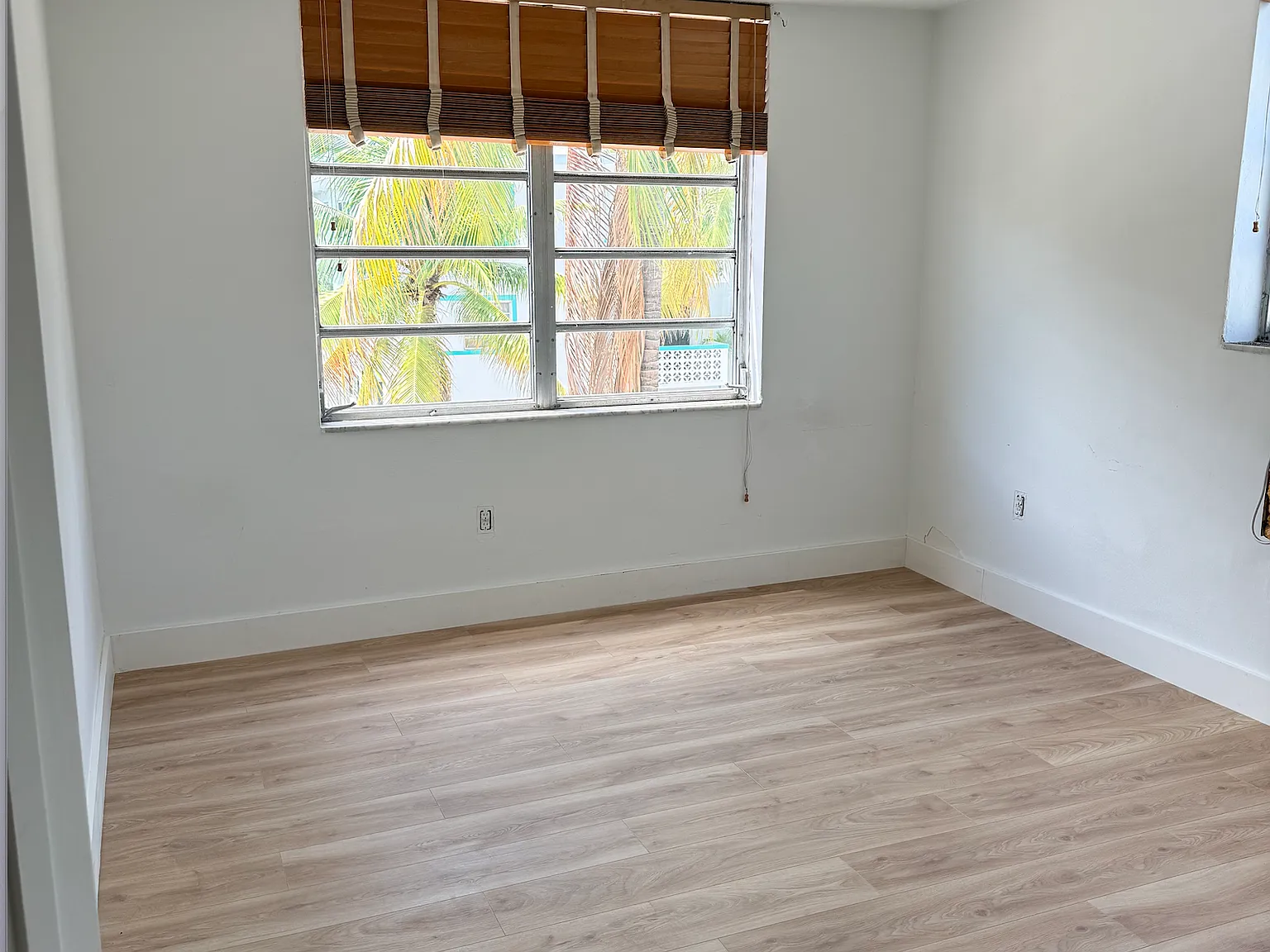 335 Collins Ave — Photo 4