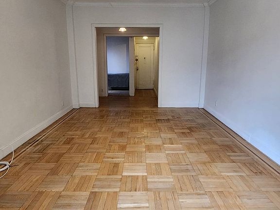 4th image of 1075 Grand Concourse