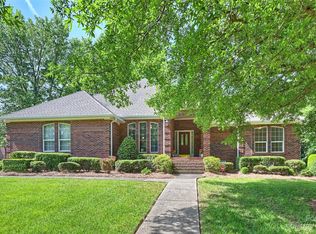 1332 Guildcrest Ln, Charlotte, NC 28213