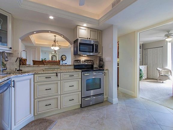 3rd image of 848 Collier Ct APT 404