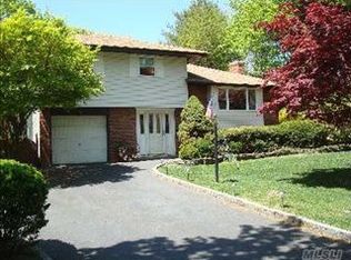34 Howell Dr, Smithtown, NY 11787