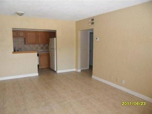 5th image of 2607 NE 8th Ave APT 4