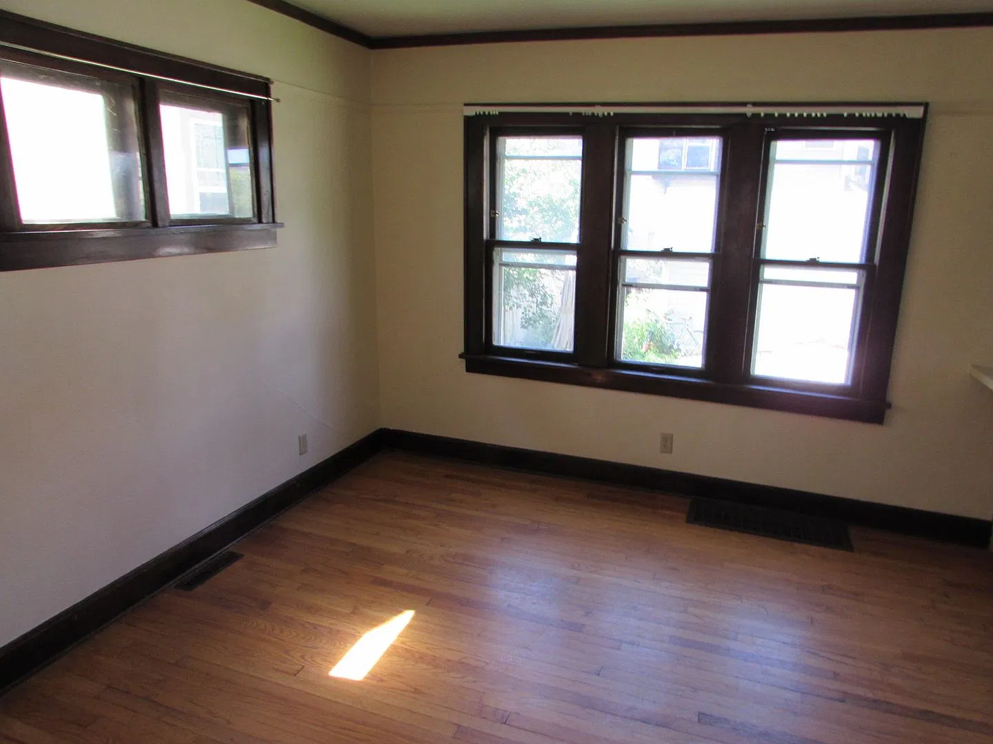 Three Bedroom House Near Brittingham Park — Photo 4
