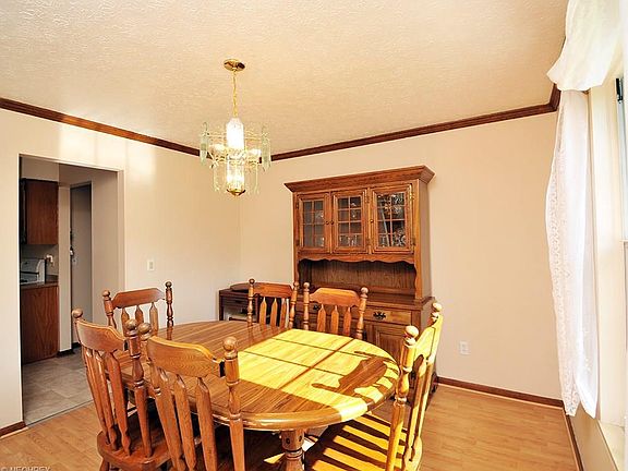 4th image of 18864 Hunters Pointe Dr