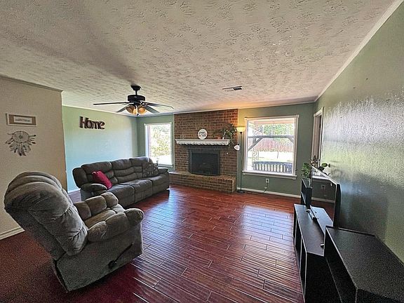 4th image of 5417 39th Dr