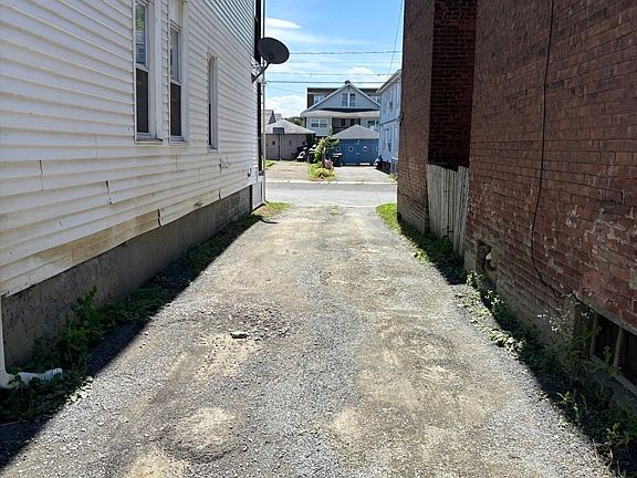 4th image of 32 Nassau St