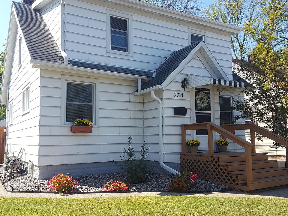 2nd image of 2214 Jackson St