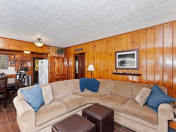 4th image of 596 Dahlia Dr