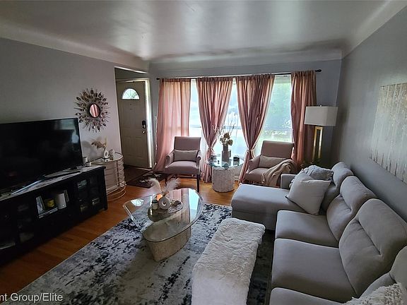 2nd image of 3900 Norwood Dr
