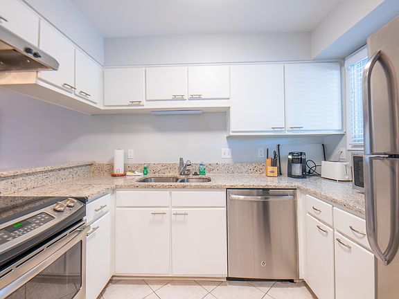 5th image of 7000 Palmetto Dr Unit 9B