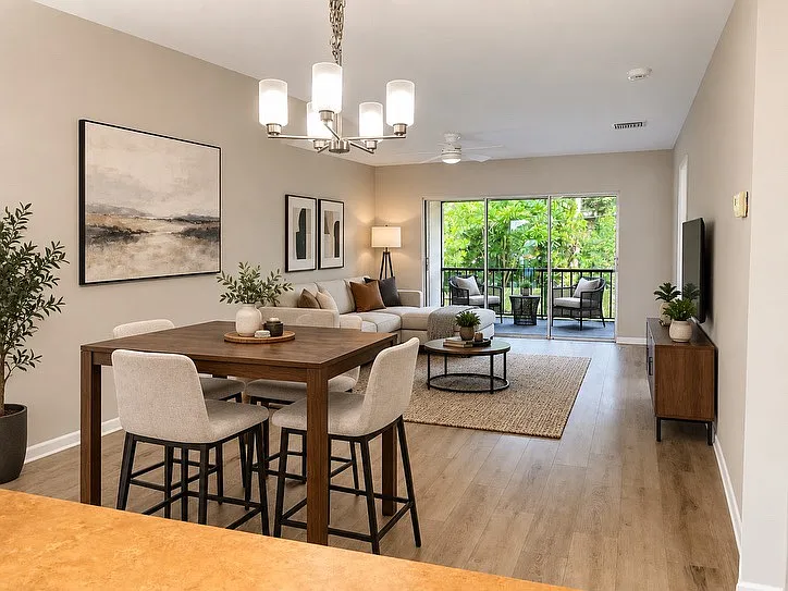 871 NW Sunset Dr — Photo 2