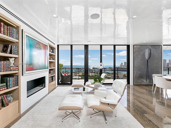 4th image of 1000 Venetian Way #Penthouse 2202