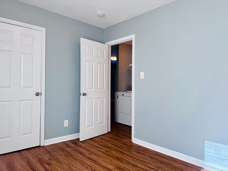 630 Middle St — Photo 5