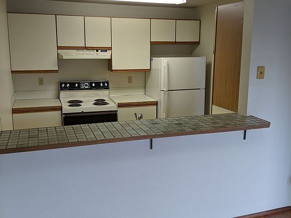 4th image of 645 W Nickerson St APT 202