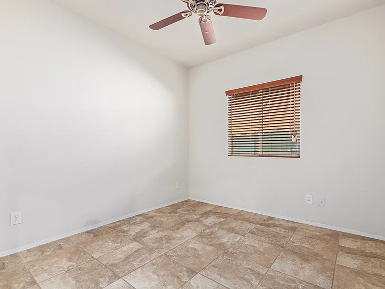 1019 W Spur Dr — Photo 24