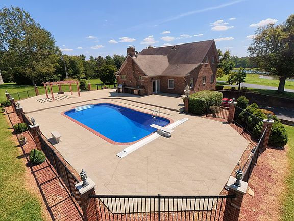 4th image of 1105 Fogg Pike