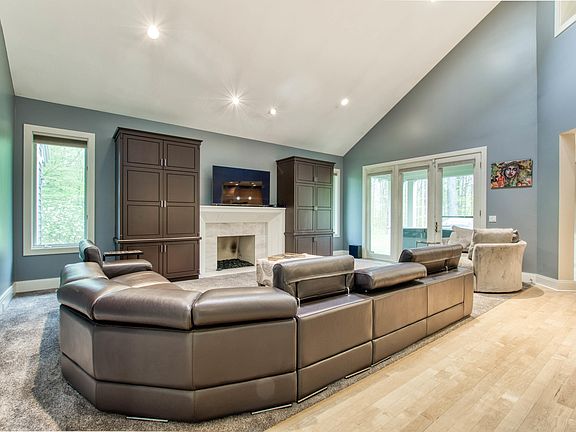 5th image of 6530 Bridlewood Ct NE