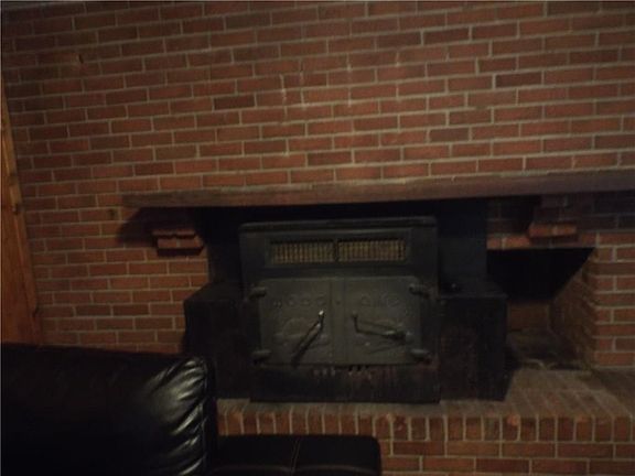 4th image of 121 E Elm St