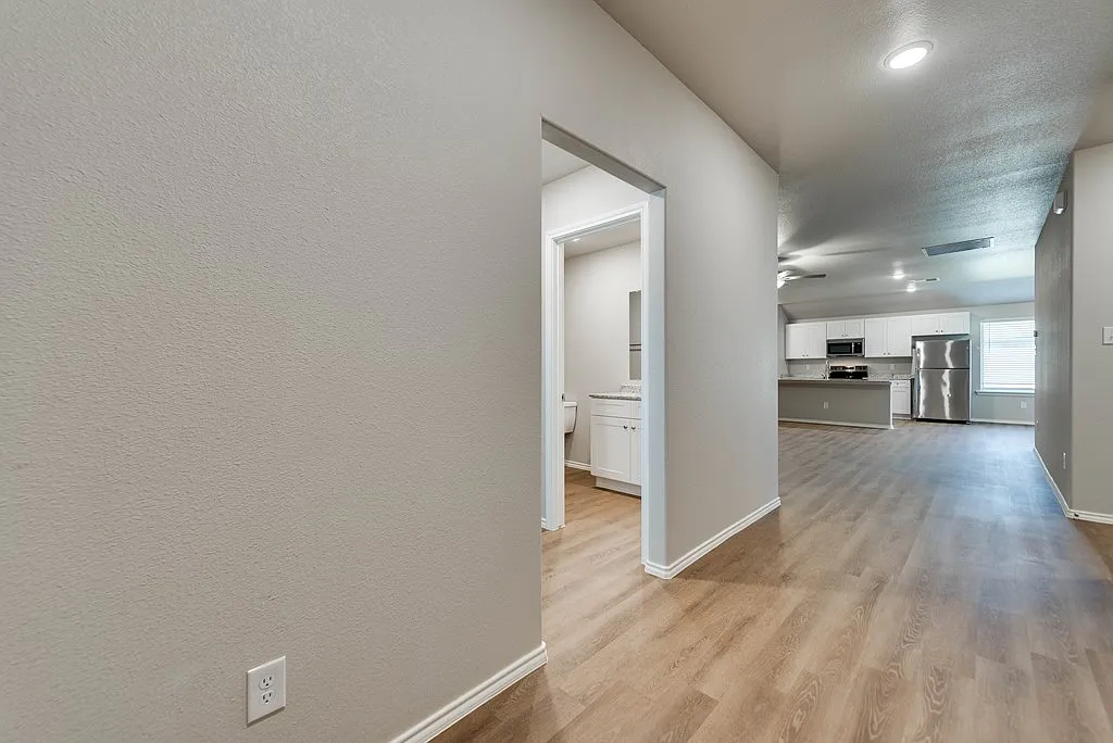 3 bed, 2.0 bath, 1500 sqft, $2,550 — Photo 3