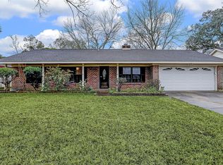 326 Hurstgreen Ln, Alvin, TX 77511
