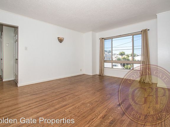 5th image of 165 Gladstone Dr