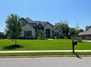 905 Bendelow Dr, Cave Springs, AR 72718