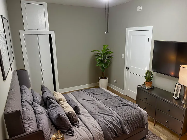 1753 W Augusta Blvd — Photo 16