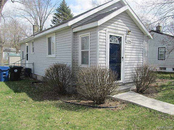 3rd image of 19396 Poinciana St