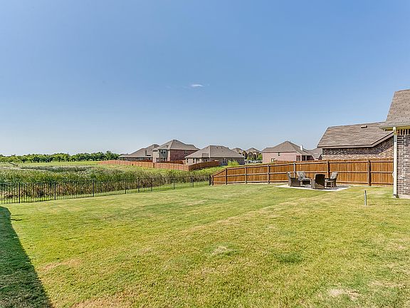 5th image of 4213 Leeds Dr