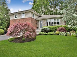 11 Myron Rd, Plainview, NY 11803