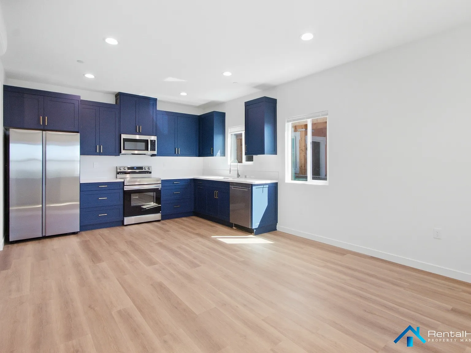 122 W Mendocino St — Photo 2