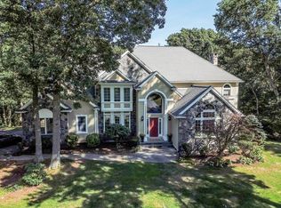 10 High Ridge Cir, Franklin, MA 02038