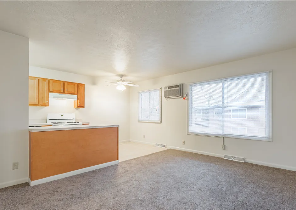Chamberlain Apts-2607 - Unit 9 — Photo 4