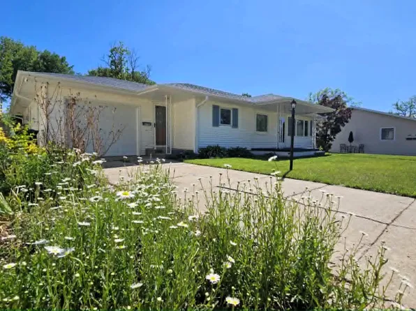 1017 K St, Geneva, NE 68361