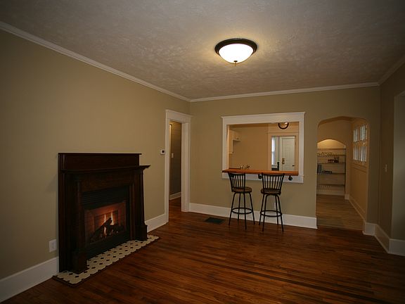 5th image of 4015 Graceland Ave