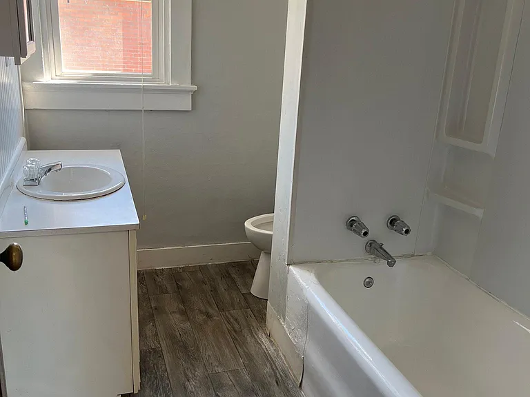 Bathtub/shower