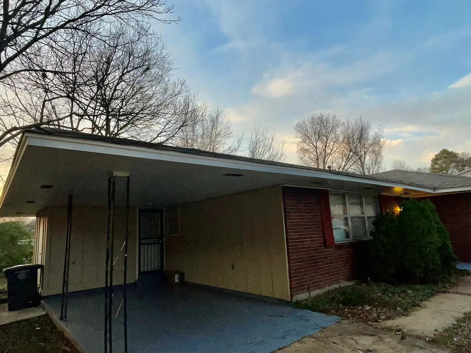 4 bed, 1.5 bath, 1376 sqft, $1,490 — Photo 3