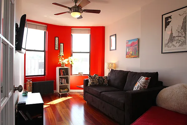 Rented by Level Group | media 9