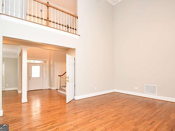 3rd image of 218 Thornhill Dr