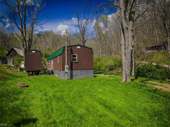 1547 Providence Rd, Elizabeth, WV 26143