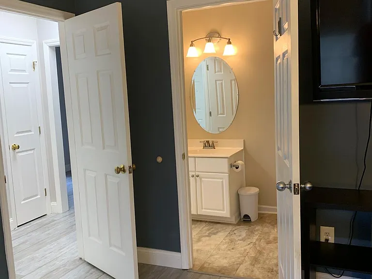 2nd bedroom access to bathroom and hall