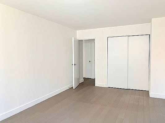 5th image of 200 E 33rd St APT 3F