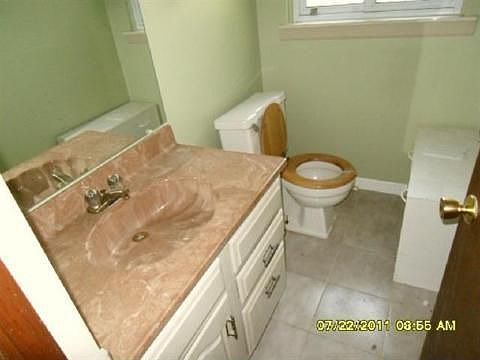 3rd image of 824 S Bywood Ave