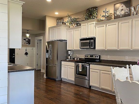 5th image of 14390 Hunters Ridge Dr E