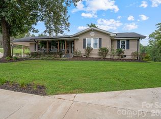 29 Pleasant Hill Rd, Marion, NC 28752