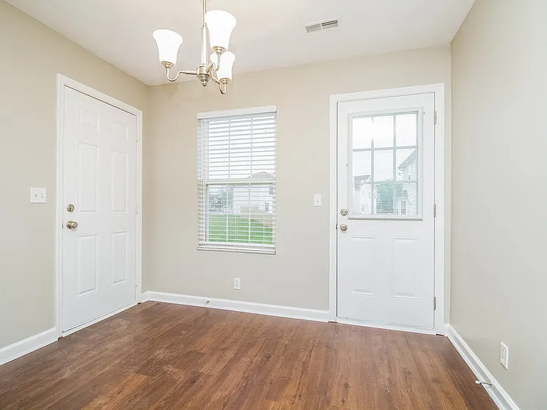 1416 Westview Dr — Photo 4