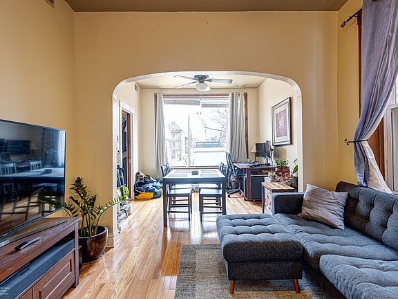 5th image of 1010 N Wood St APT 2F