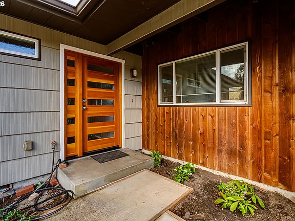 4th image of 555 Stafford Ct
