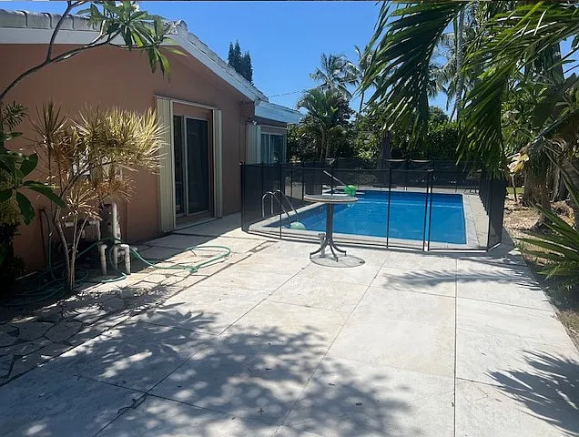 1073 SW 9th Ter — Photo 10