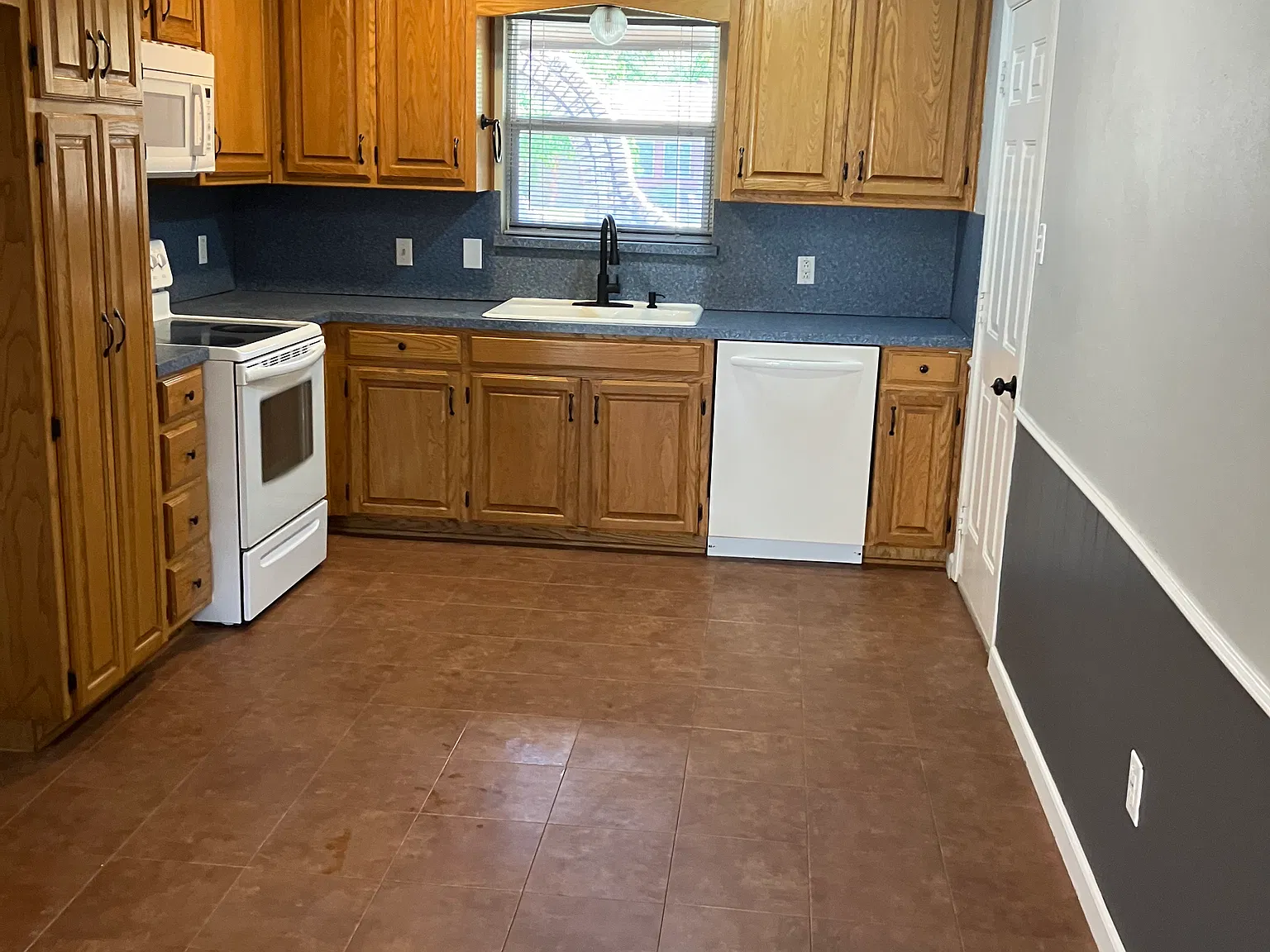 3 bed, 1160 sqft, $1,850 — Photo 2